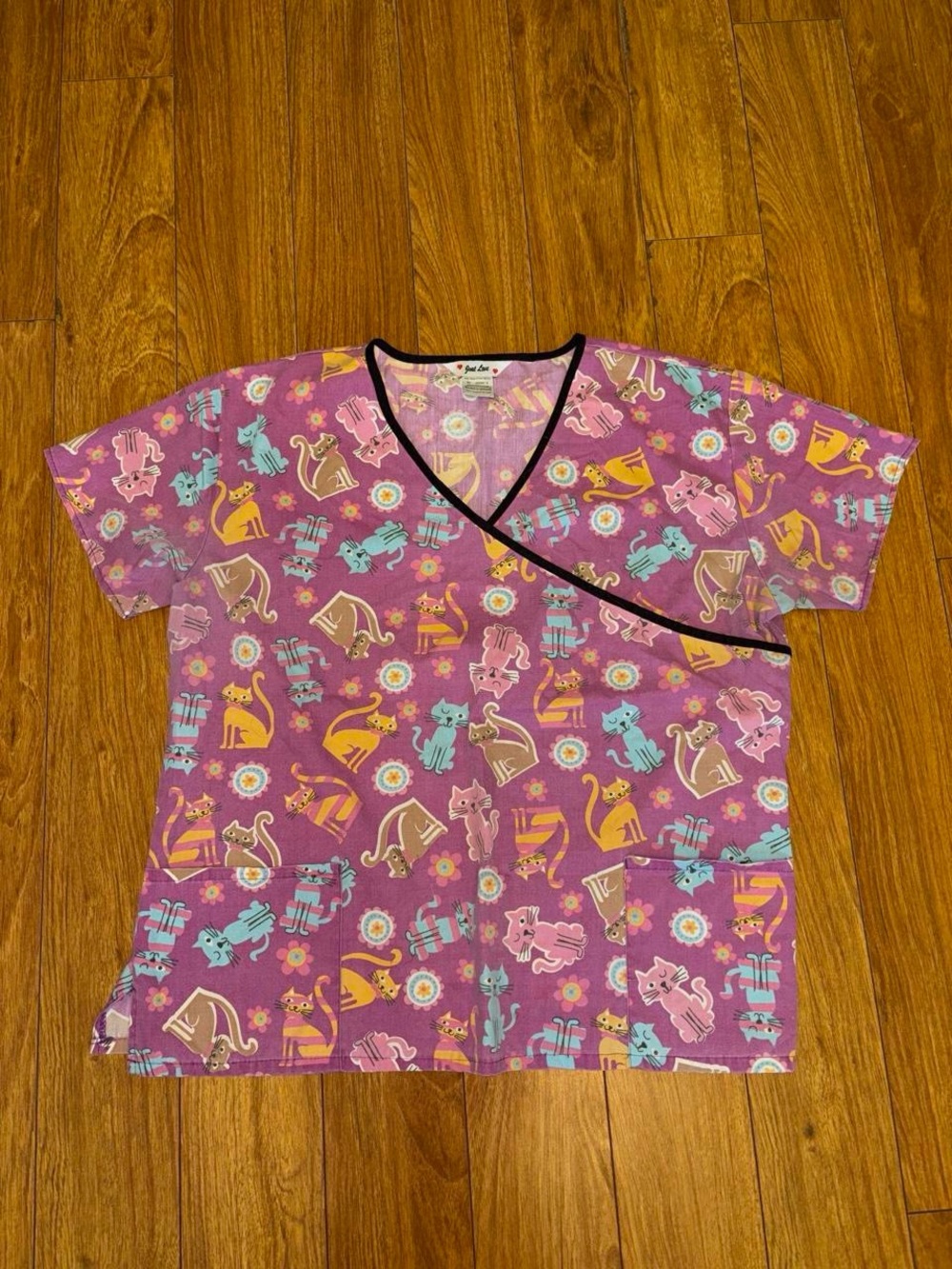 Vintage scrub top with cute cat design